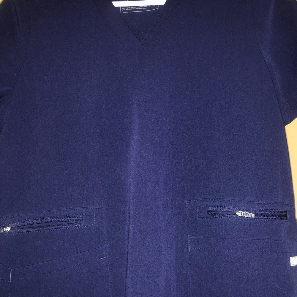 Figs scrub top casma style